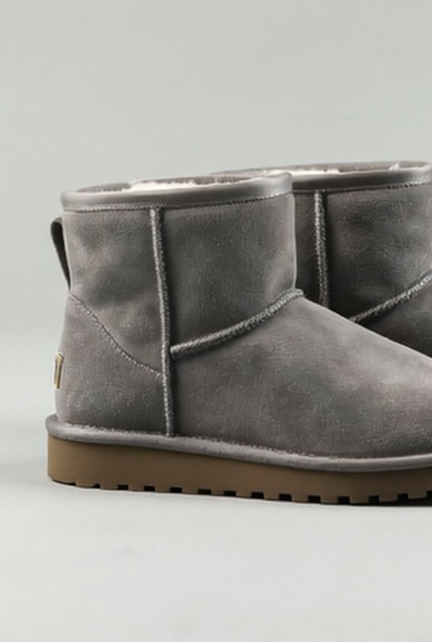 UGG Classic Mini